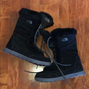 Black fur winter boots
